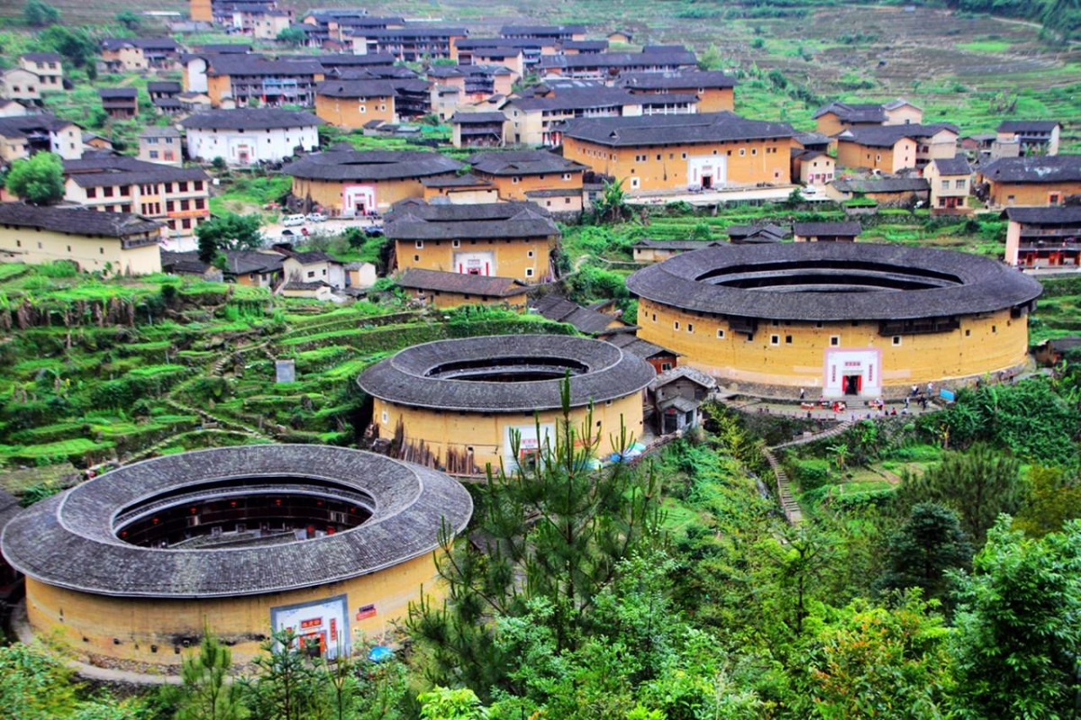 Thổ Lâu Phúc Kiến là những công trình lâu đài bằng đất sét đồ sộ của Trung Quốc