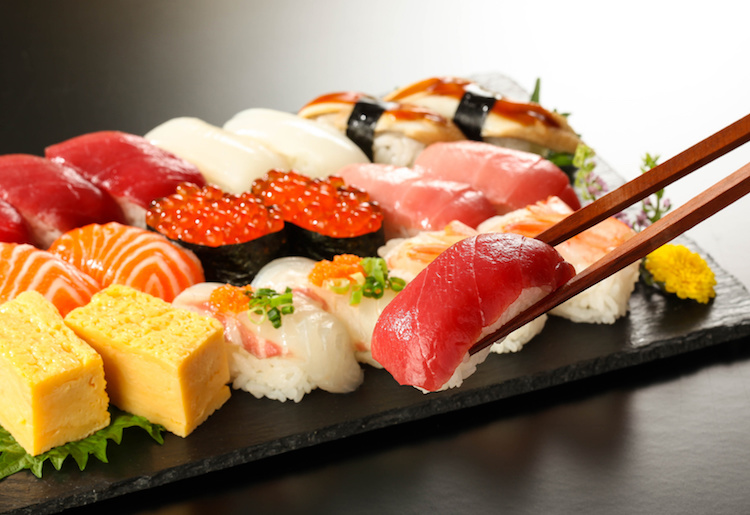 Sushi là món ăn truyền thống đặc trưng của Tokyo mà bạn nhất định phải thử nếu có dịp đến với thành phố này