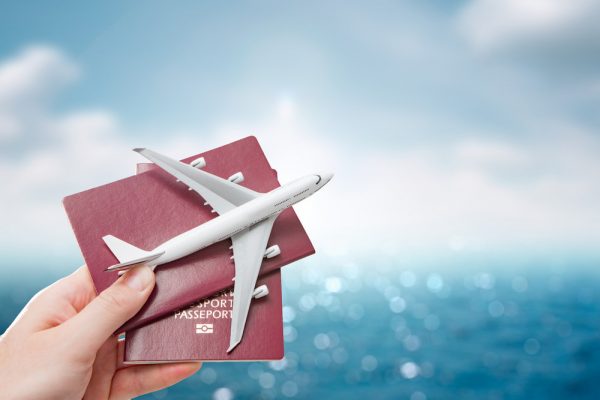 Đại lý vé máy bay chính thức là những đại lý được các hãng hàng không uỷ quyền, chuyên cung cấp vé máy bay tới khách hàng