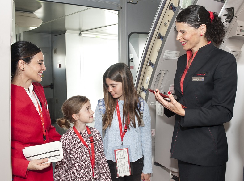 Trẻ em từ 12 tuổi trở lên khi đi máy bay sẽ được tính giá vé giống như người lớn. 