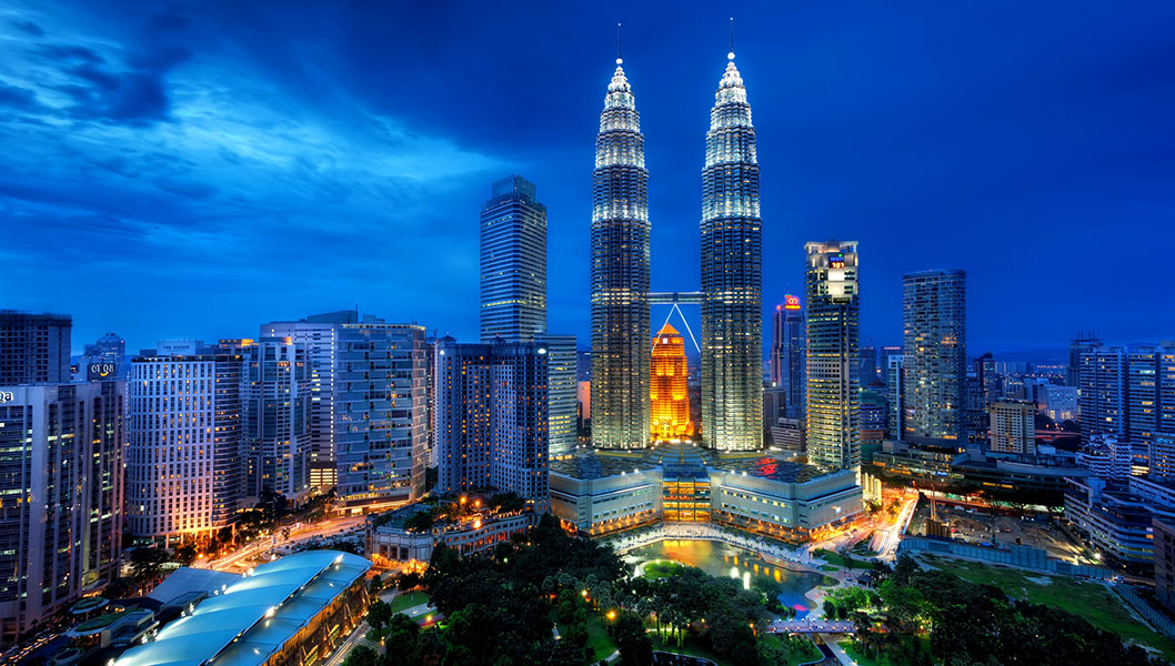 Tòa tháp đôi Petronas tọa lạc tại thủ đô Kuala Lumpur là một biểu tượng trứ danh Malaysia
