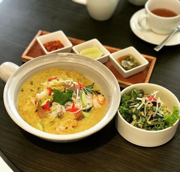 Nom Bank Chok là món ăn đầu tiên trong danh sách những món nhất định phải thử khid u lịch Campuchia