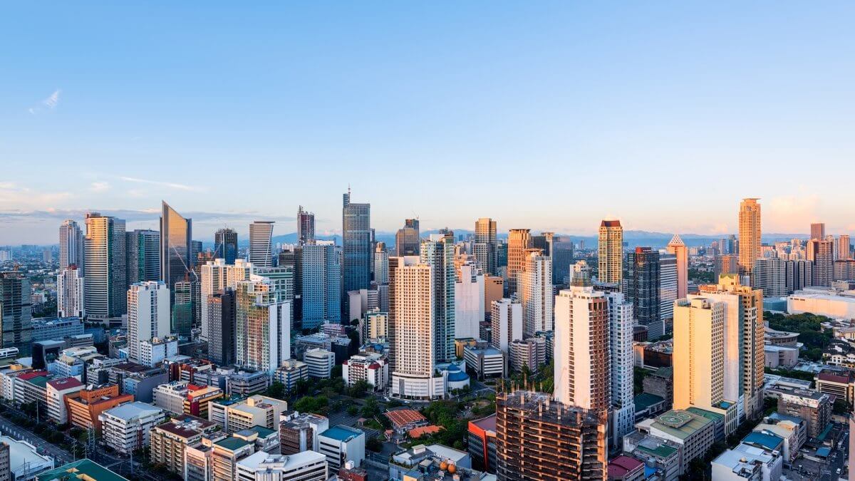 Thủ đô Manila là thành phố sầm uất bậc nhất quốc đảo xinh đẹp Philippines