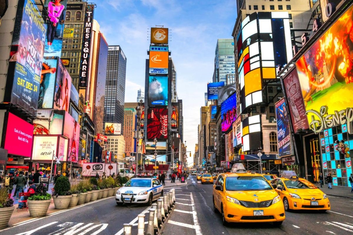 Quảng trường Thời Đại - Times Square là biểu tượng trứ danh của thành phố New York