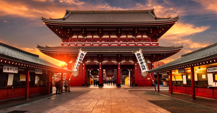 Sẽ là điều cực kỳ thiếu sót nếu như du khách không tới thăm Đền Sensoji khi du lịch Tokyo. 