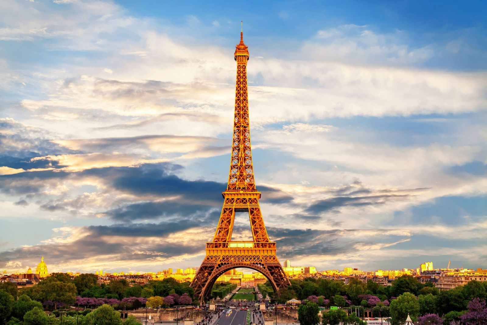 Mỗi năm Paris đều đón hàng triệu lượt khách từ khắp mọi nơi tới đây. 