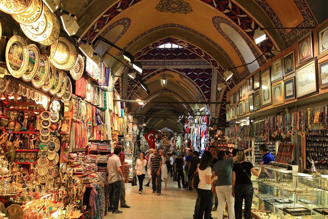 Grand Bazaar được biết đến là khu chợ lâu đời nổi tiếng với tổng diện tích lên tới hơn 9.000 m2