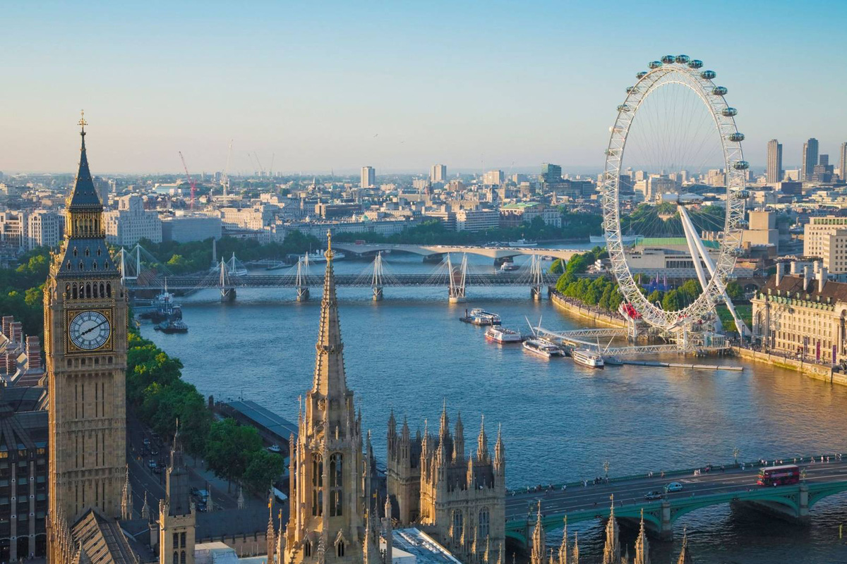 Đồng hồ Big Ben là một trong những biểu tượng nổi tiếng tại London.