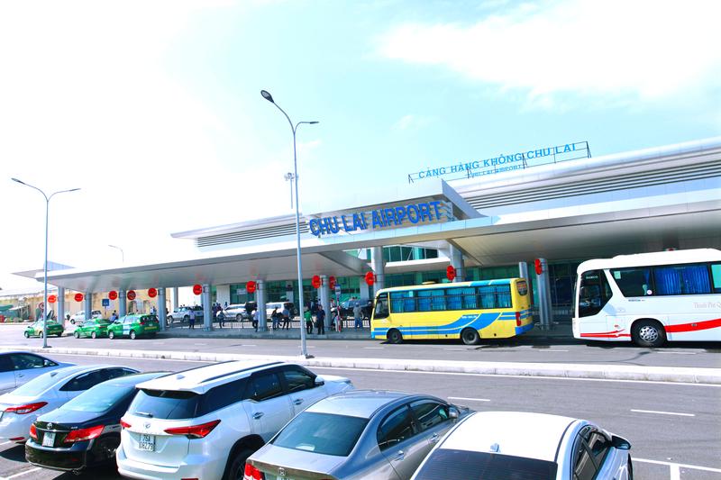 Phương tiện di chuyển tại sân bay Chu Lai khá đa dạng