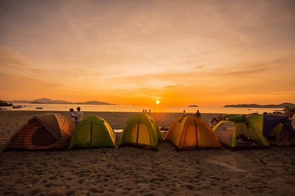 Cắm trại trên bờ biển