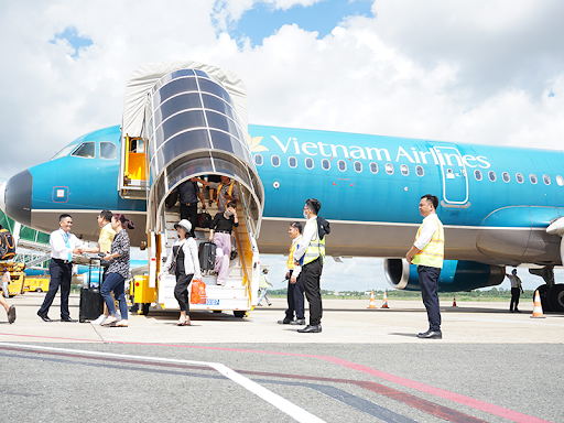 Máy bay là phương tiện thuận tiện cho việc đi lại và du lịch