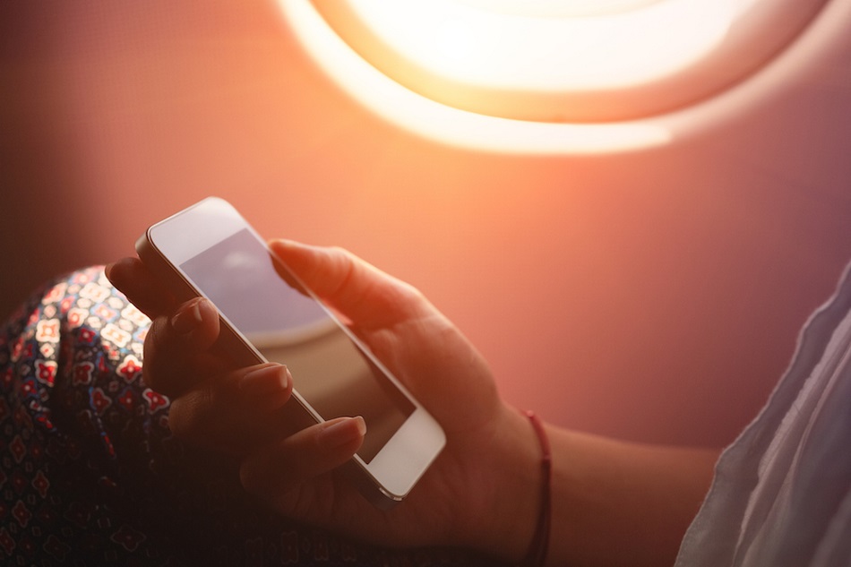 Hành khách tắt và không được sử dụng điện thoại trên máy bay theo quy định