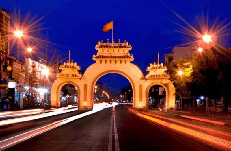 Cổng Tam Quan được xây dựng theo phong cách kiến trúc đặc sắc từ những năm 1955