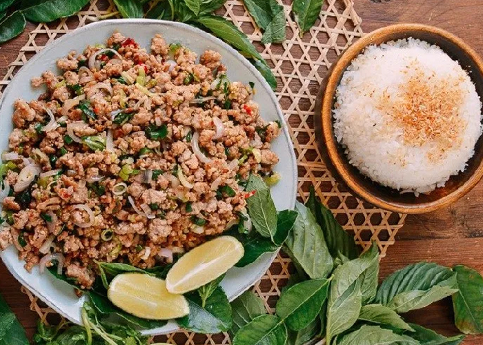 Lạp được mệnh danh là món ăn tượng trưng cho sự bình an, may mắn