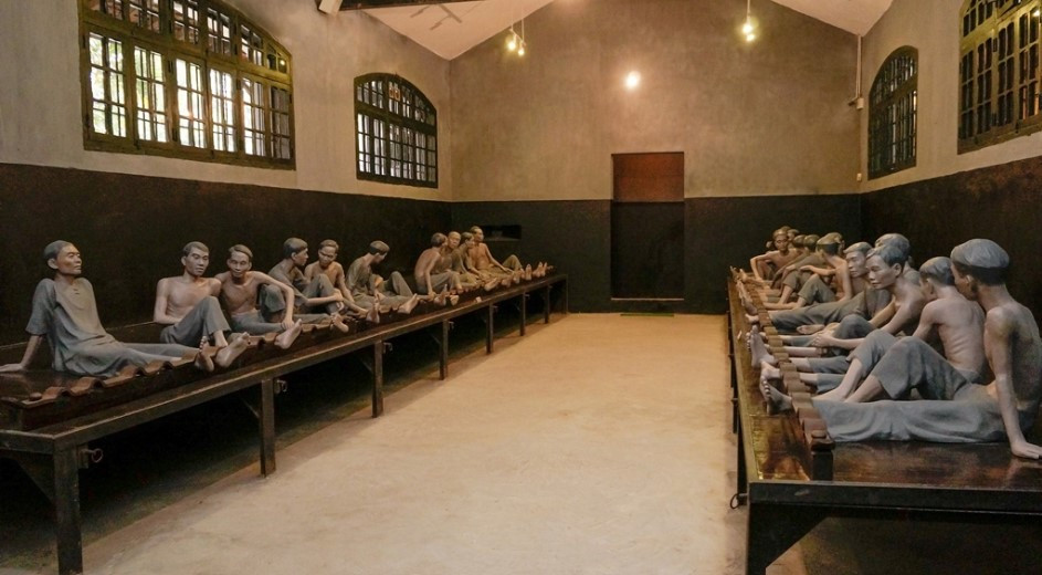 Nhà tù Hoả Lò là điểm tham quan có ý nghĩa lịch sử và giáo dục quan trọng về truyền thống cách mạng cho thế hệ sau