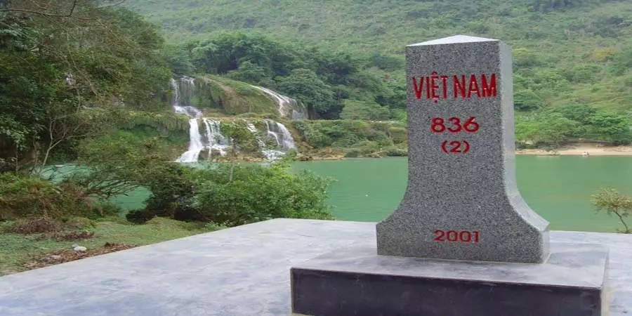 Check in cột mốc biên giới thiêng liêng là cách để bạn lưu giữ kỉ niệm đáng nhớ khi đi du lịch Bản Giốc