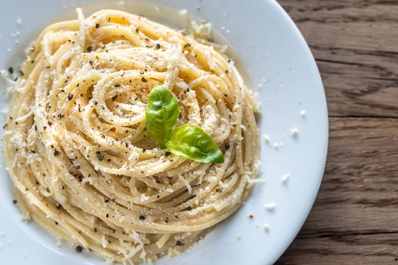 Món mỳ Ý Cacio E Pepa có hương vị độc đáo nhờ sự kết hợp của phô mai sữa cừu và hạt tiêu đen