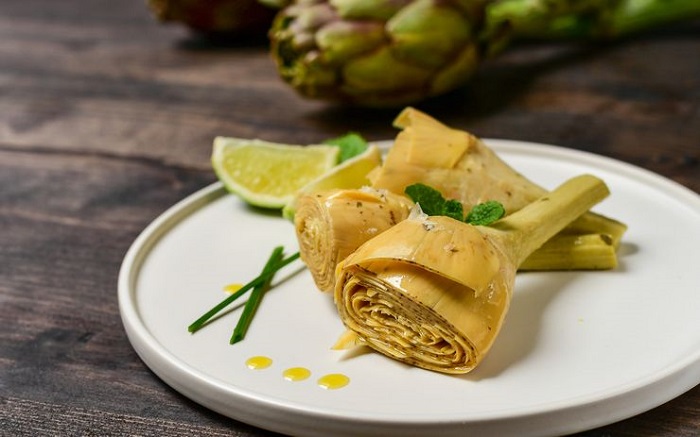 Món atiso chiên được chế biến rất đơn giản nhưng lại vô cùng độc đáo