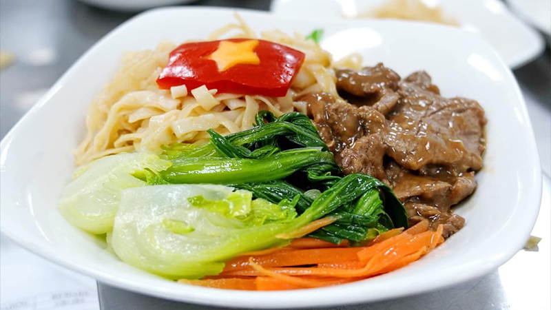 Hãng hàng không Bamboo Airways phục vụ đa dạng các suất ăn nóng trên mỗi chuyến bay