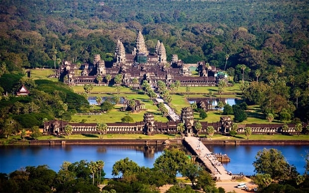 Angkor Wat là một quần thể đền đài tại Campuchia, đồng thời là di tích tôn giáo lớn nhất thế giới