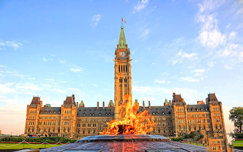 Toà nhà Quốc Hội gây ấn tượng với "Ngọn lửa trăm năm"