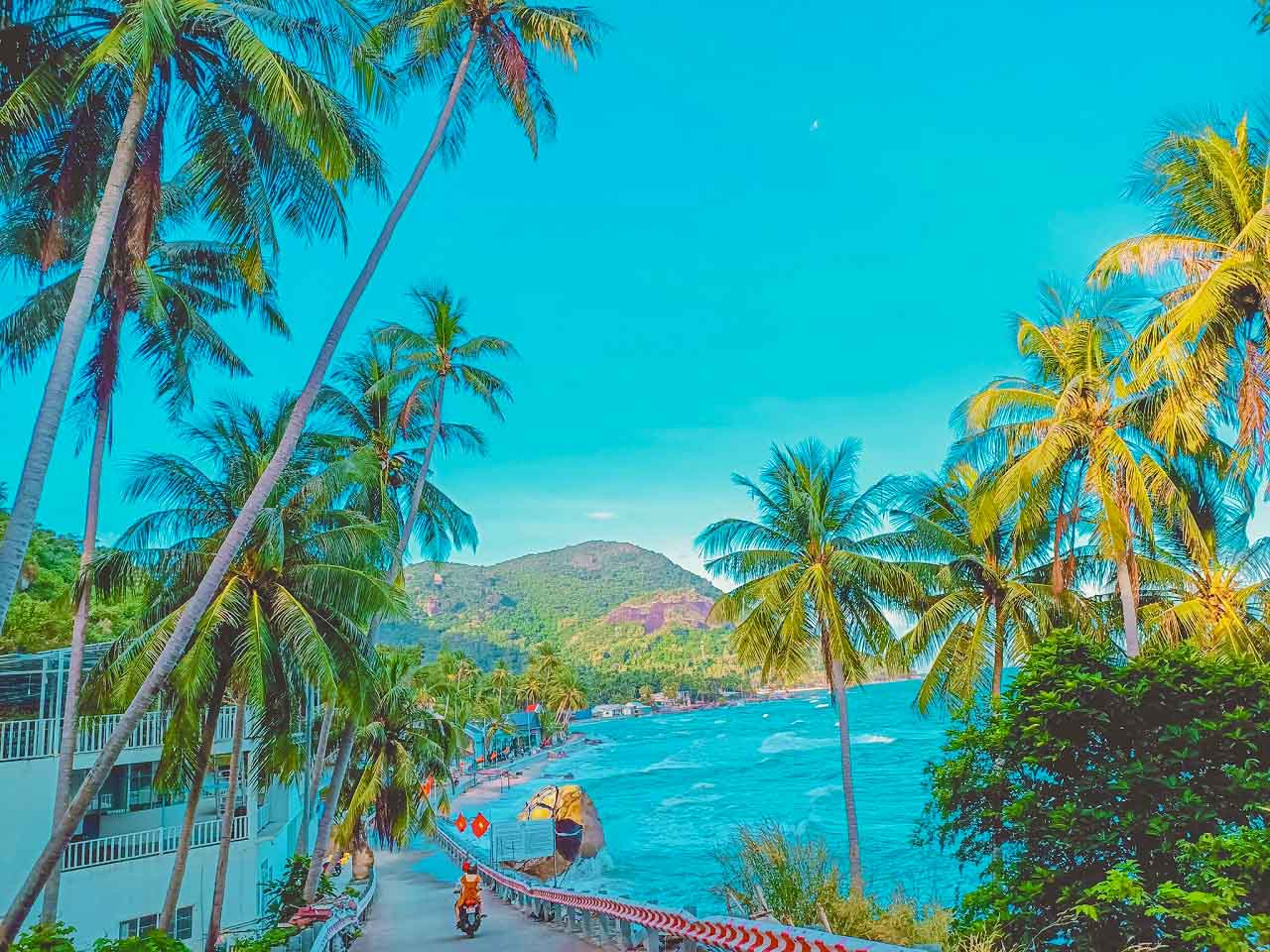 Bãi Cây Mến là bãi biển đẹp nhất Nam Du