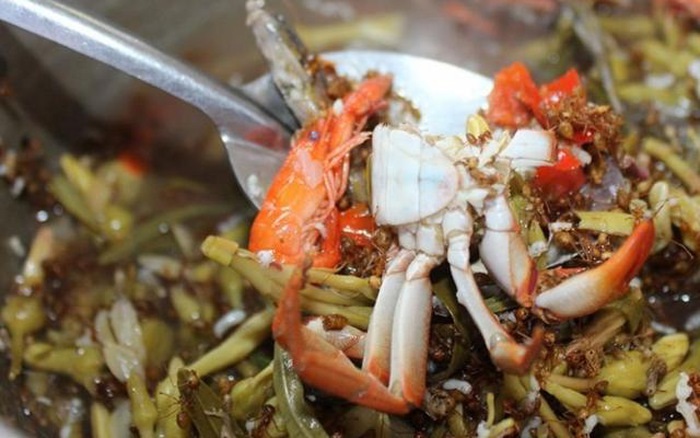 Canh cua kiến vàng là món ăn dân dã nhưng vô cùng độc đáo của người Ê đê tại Đắk Nông