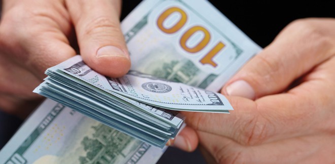 Mang theo ít tiền địa phương khi đi du lịch nước ngoài với vé máy bay giá rẻ