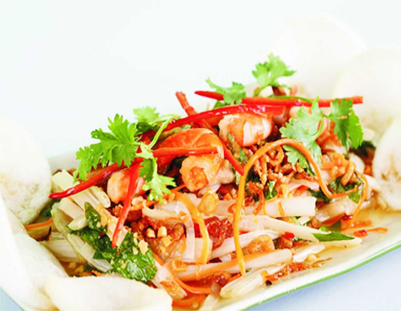 Gỏi hải sản là món ăn nổi tiếng ở Mũi Né