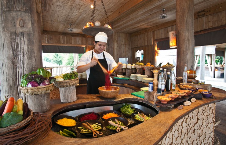 Gặp khó khăn trong việc lựa chọn địa điểm ăn uống tại khu du lịch