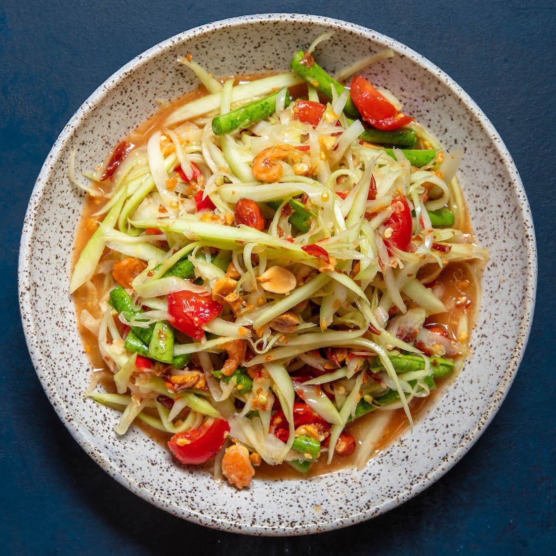 Som Tum hay còn được biết đến là món nộm đu đủ. Đây không phải là món ăn quá là mới với những nước Đông Nam Á. 