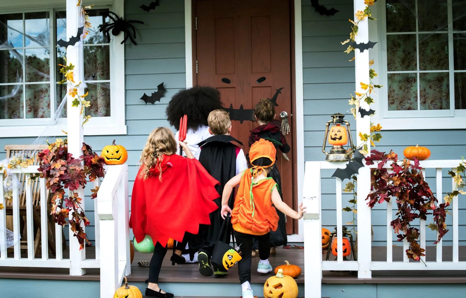 “Trick or treat” là hoạt động thú vị được các bạn nhỏ yêu thích vào dịp lễ hội Halloween