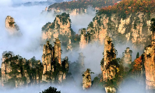 Nếu bạn đã từng được chiêm ngưỡng vẻ đẹp nghệ thuật của tranh thuỷ mặc Trung Quốc thì Vườn Quốc Gia Trương Gia Giới chính là phiên bản ngoài đời thực của những tác phẩm nổi tiếng ấy.