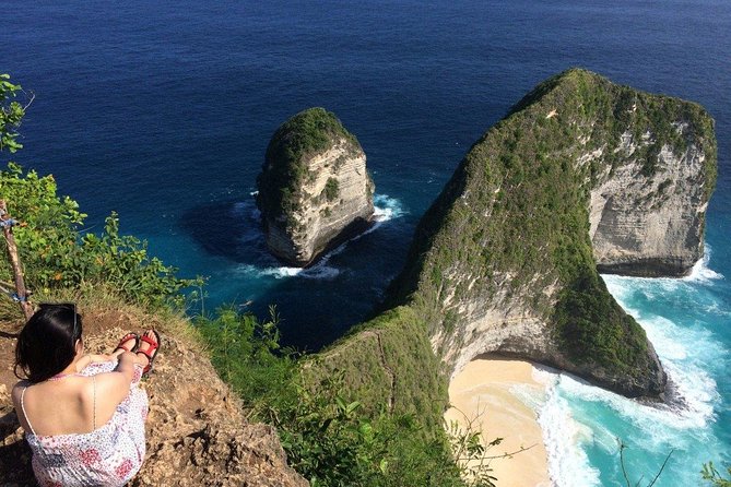 Tọa lạc gần với Broken Beach, Angel’s Billabong giống như một hồ bơi tự nhiên nằm giữa những vách đá chứa nước biển do sóng đánh lên hoặc do thuỷ triều dâng cao.