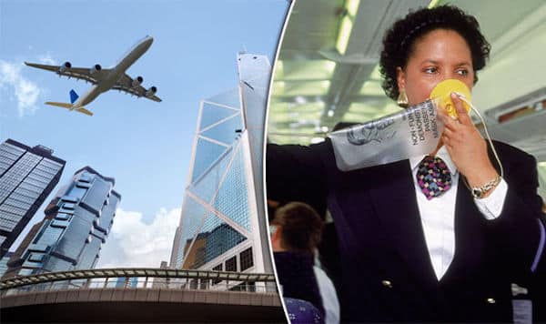 Đeo mặt nạ dưỡng khí để tránh ngạt khi khi xảy ra sự cố máy bay