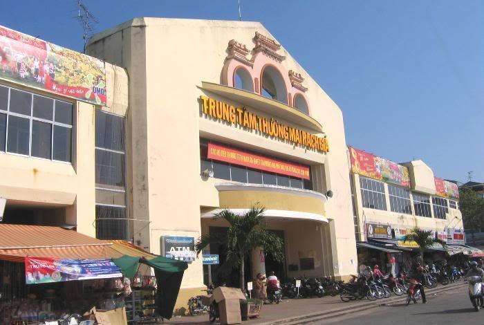 Chợ Rạch Giá có vô vàn đồ ăn ngon và hải sản tươi sống