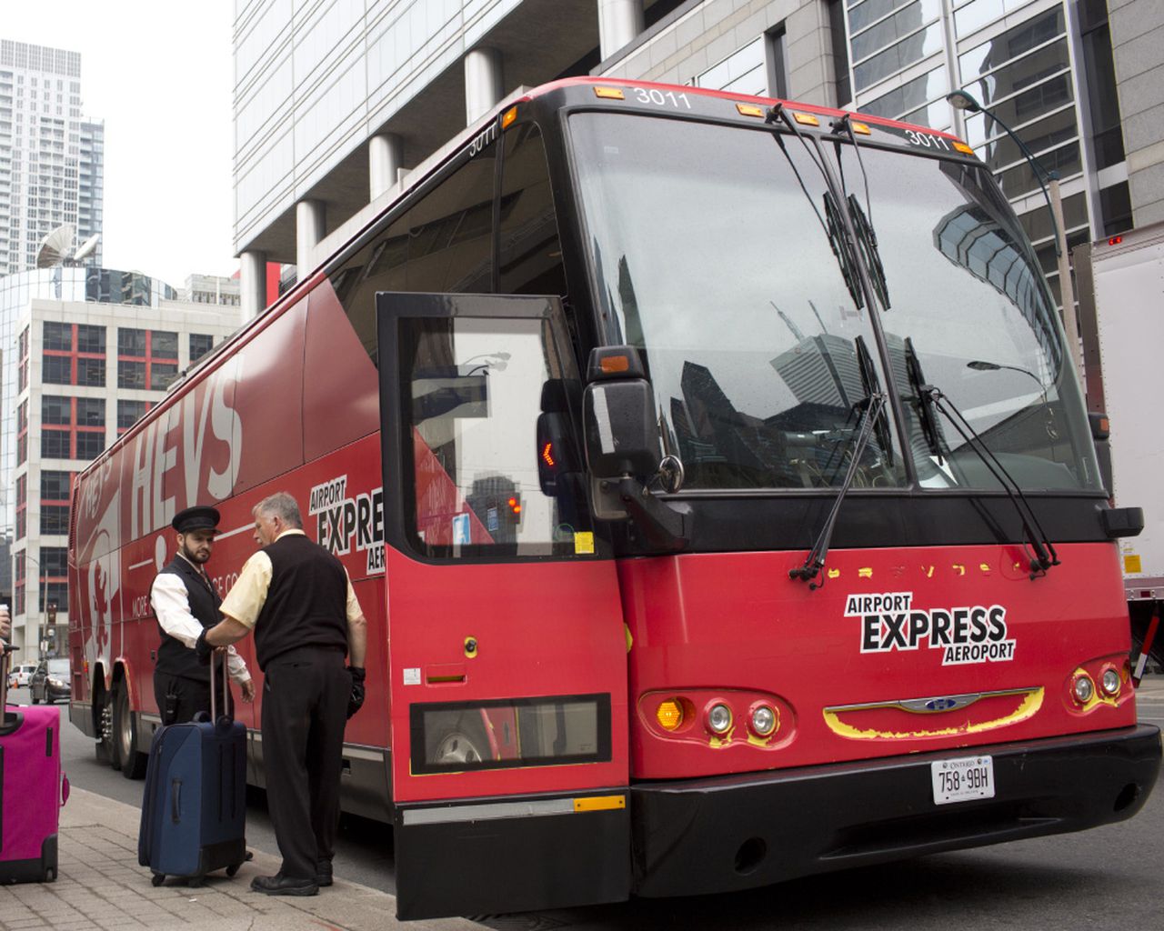 Toronto Airport Express - thương hiệu xe sân bay đưa đón khách