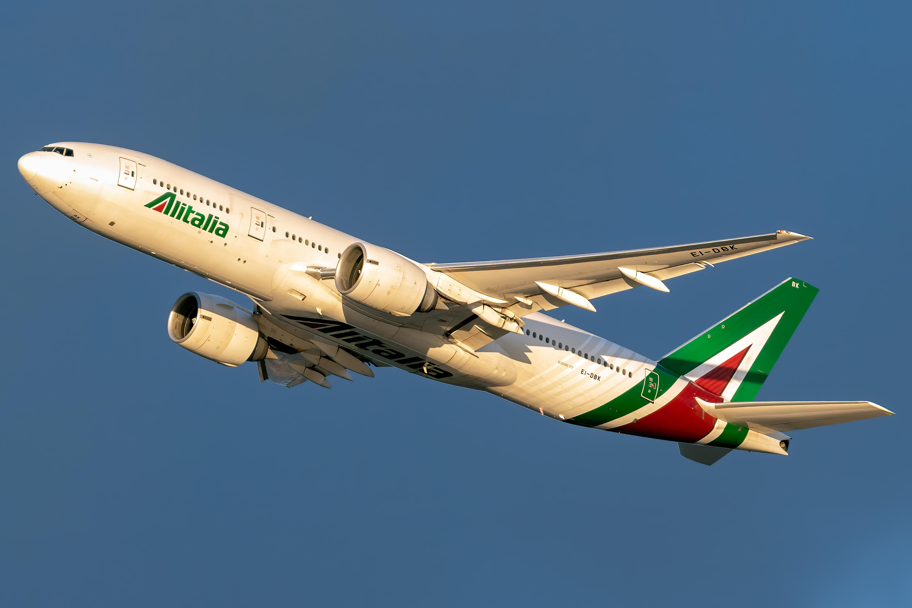 Alitalia Linee Aeree Italiane là một trong các hãng hàng không khai thác đường bay Việt Nam - Ba Lan