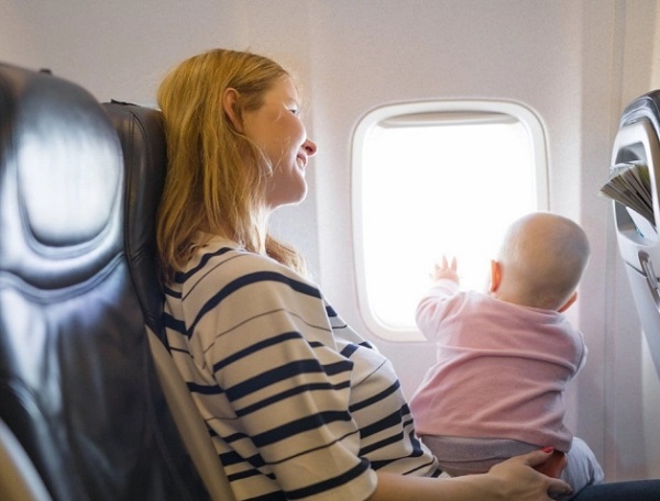 Những em bé nhỏ thì những chỗ ngồi ở hàng ghế đầu, phía trước là vách tường là lựa chọn tốt nhất.