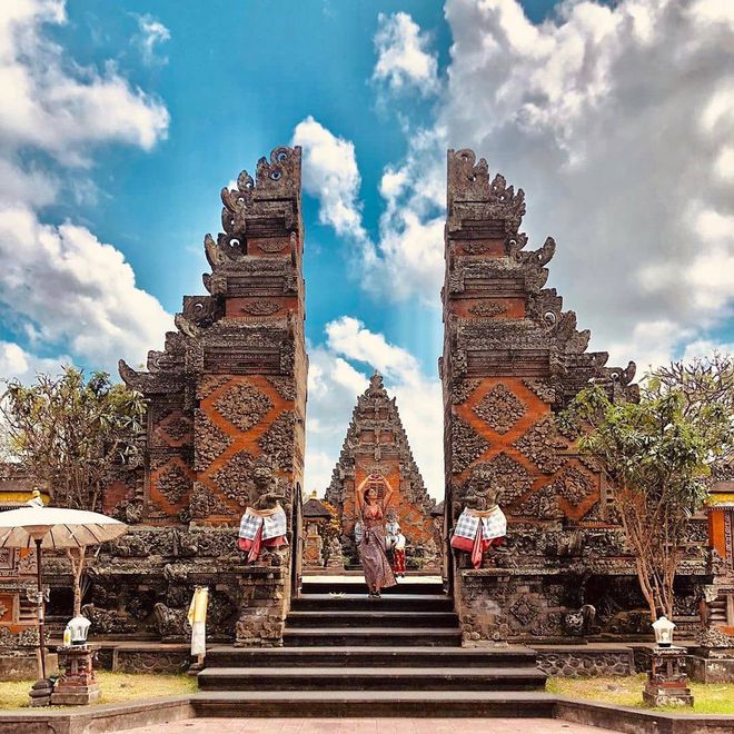 Đền Batuan có hơn 1000 năm lịch sử khiến địa danh này càng trở nên cổ kính và uy nghiêm đến lạ