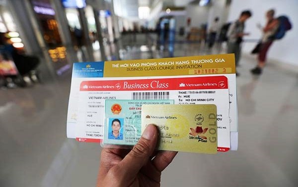 Khi làm thủ tục lên máy bay, hãy luôn nhớ mang theo bên mình giấy tờ cá nhân