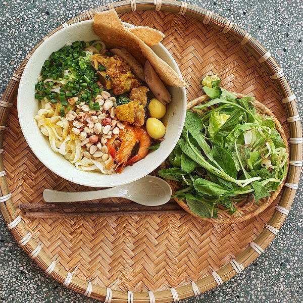 Mì Quảng có hương vị đậm đà khó quên với nhiều topping hấp dẫn