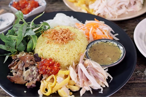 Cơm gà phố cổ nổi tiếng bởi hương vị thơm ngon