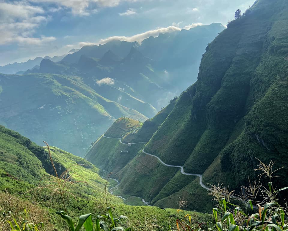 Đây là địa điểm lý tưởng để các phượt thủ thỏa sức phiêu lưu trên các triền núi hùng vĩ