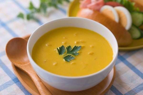 Suất ăn ít gia vị dành cho em bé khi bay