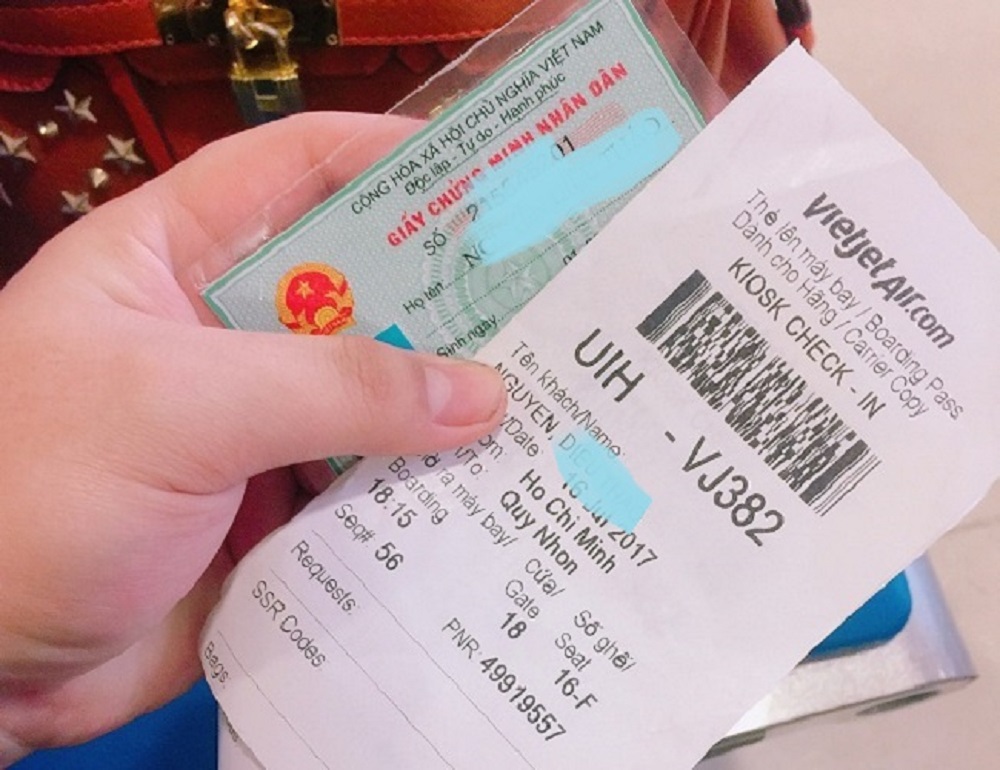 Người lớn từ 14 tuổi trở lên được yêu cầu cung cấp chứng minh thư nhân dân hoặc thể căn cước công dân khi bay nội địa