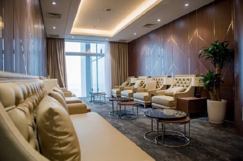 Phong chờ với đầy đủ thiết bị hiện đại như laptop, máy tính bảng, máy in, máy fax và các thiết bị điện tử khác…