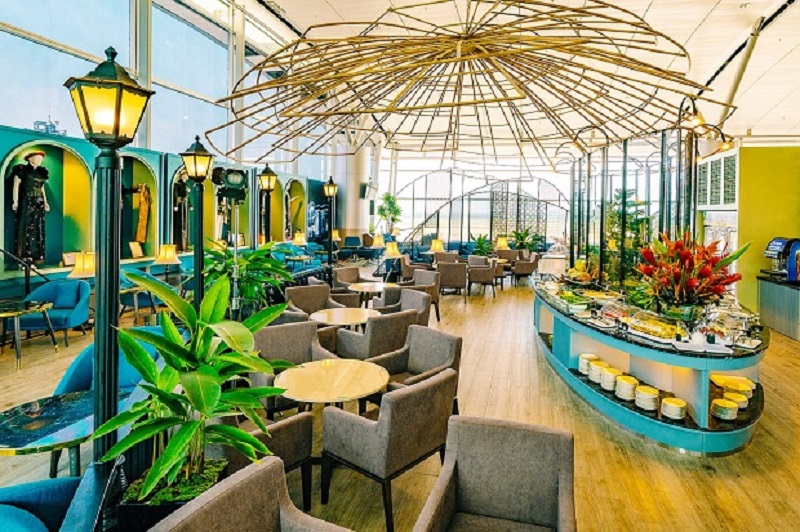 Không gian phòng chờ thương gia Vietnam Airlines được thiết kế hiện đại pha nét truyền thống