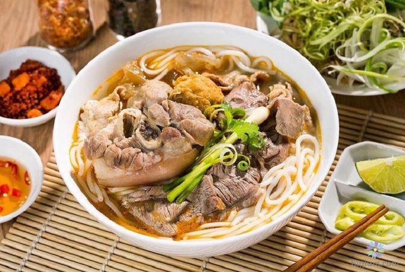 Bún bò Huế tươi ngon, đậm vị, cay nhưng không nồng và có vị thơm của sả