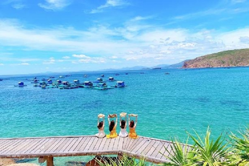 Phong cảnh trong xanh, thơ mộng của biển Quy Nhơn